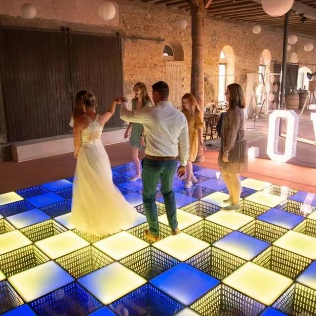 Pour la décoration intérieure extérieure de mariage a mené la piste de danse de lumière disco